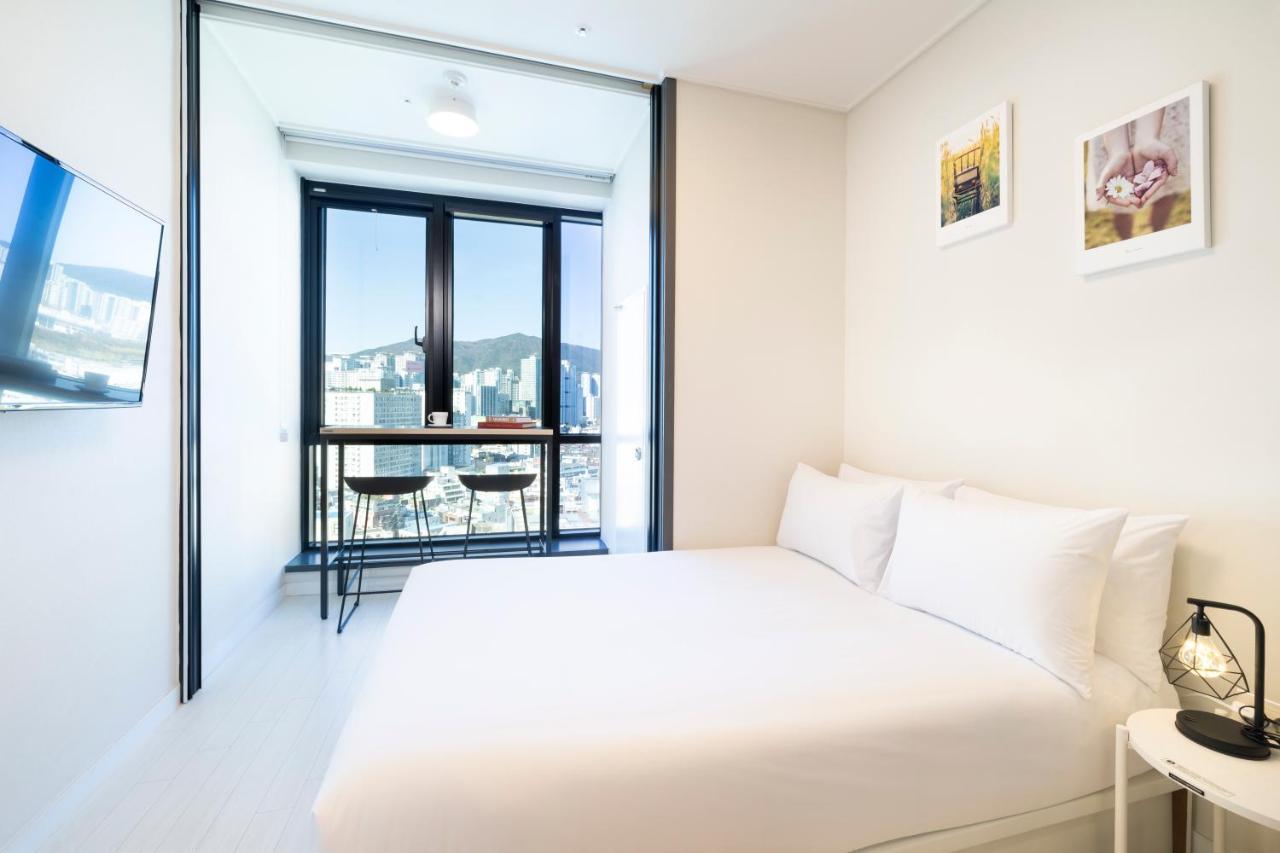 From H Reposant Hotel Busnan Seomyeon Пусан Екстериор снимка